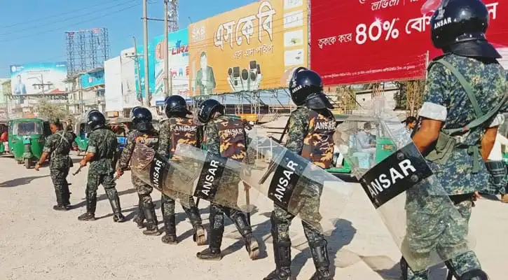 বাংলাদেশের বিভিন্ন স্থানে আনসার সদস্যরা নিরাপত্তা নিশ্চিত করছে. Channel i News - চ্যানেল আই নিউজ