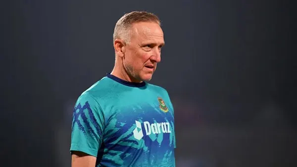 বিসিবির কর্মকর্তার মুখোমুখি ডোনাল্ডের ব্যাখ্যা চাচ্ছেন. Channel i News - চ্যানেল আই নিউজ