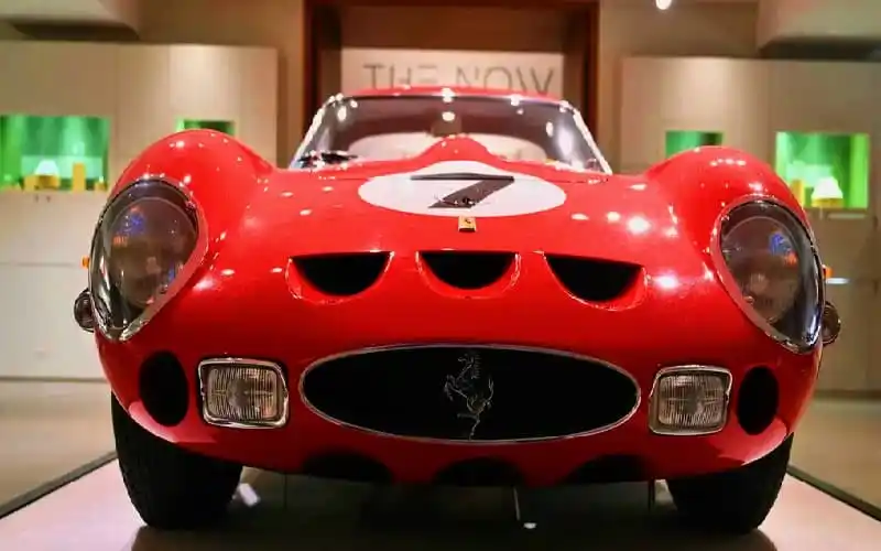 প্রাচীন Ferrari racing গাড়ি, লাল রঙের, সংগ্রহশালায় প্রদর্শিত. Channel i News - চ্যানেল আই নিউজ
