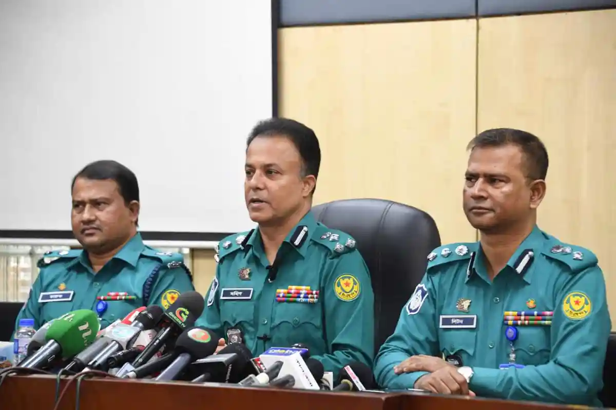 পুলিশের উচ্চ পর্যায়ের কর্মকর্তাদের প্রেস ব্রিফিং, দ্রুত সাড়া দেওয়ার জন্য নির্দেশনা. Channel i News - চ্যানেল আই নিউজ