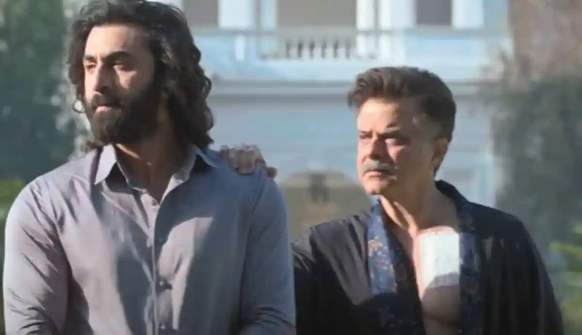 রণবীরের বাবার সঙ্গে সম্পর্কের দৃশ্য, অনুরাগের মুহূর্ত. Channel i News - চ্যানেল আই নিউজ