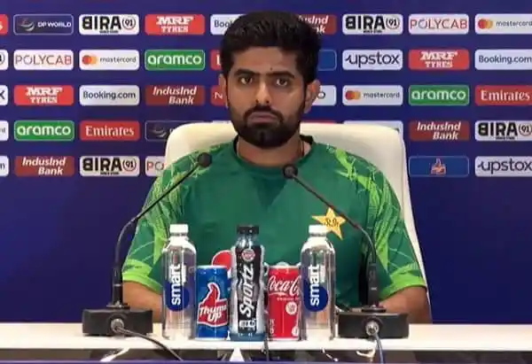 বাংলাদেশ ক্রিকেটার বাবর আজম সংবাদ সম্মেলনে বসে আছেন।. Channel i News - চ্যানেল আই নিউজ