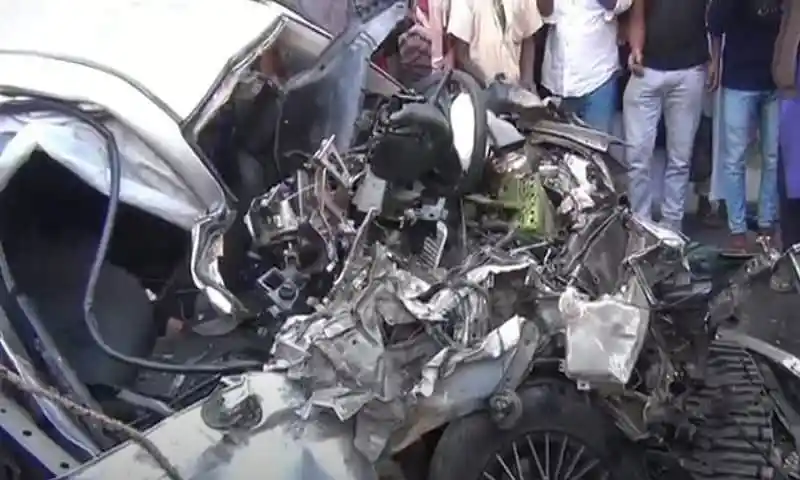 সাতক্ষীরায় ট্রাক ও প্রাইভেট কারের ভয়াবহ সংঘর্ষ, দুই ভারতীয় নিহত. Channel i News - চ্যানেল আই নিউজ
