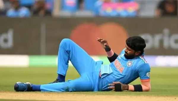 ভারতীয় ক্রিকেটার হার্দিক পান্ডিয়া মাঠে পড়ে আছেন, চোটের কারণে বিশ্রামে. Channel i News - চ্যানেল আই নিউজ