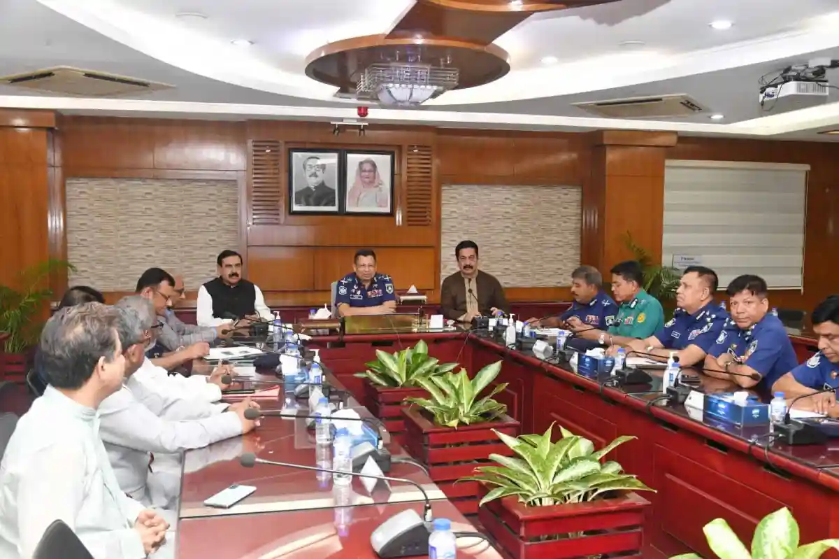 বাংলাদেশ পুলিশের উচ্চ পর্যায়ের বৈঠক, নিরাপত্তা ও আইনশৃঙ্খলা পরিস্থিতি আলোচনা. Channel i News - চ্যানেল আই নিউজ