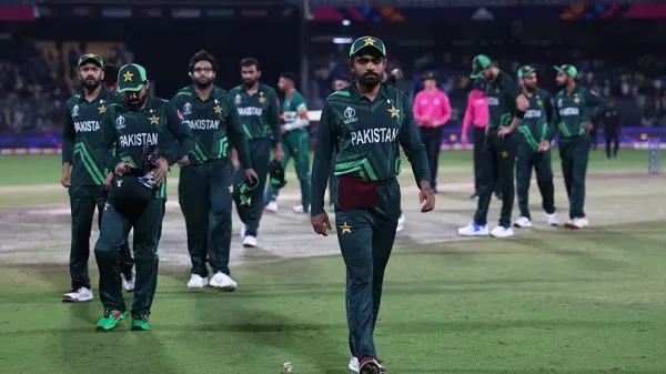 পাকিস্তান ক্রিকেট দলের খেলোয়াড়রা মাঠে, প্রস্তুতি নিচ্ছেন. Channel i News - চ্যানেল আই নিউজ