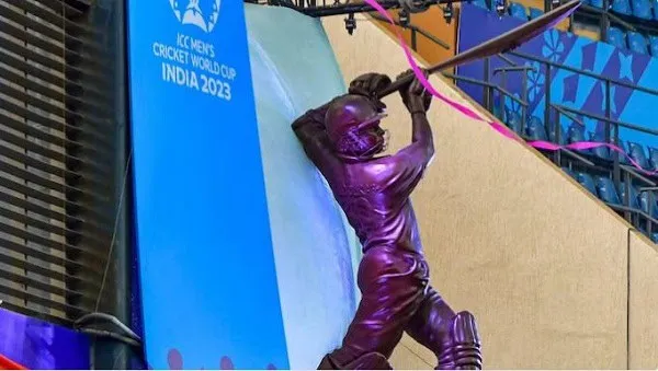 ভারতীয় ক্রিকেটার শচীন টেন্ডুলকারের ভাস্কর্য ওয়াংখেড়েতে মাথা তুলে দাঁড়িয়ে. Channel i News - চ্যানেল আই নিউজ