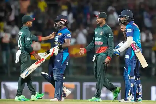 বাংলাদেশ-শ্রীলঙ্কা ক্রিকেট ম্যাচে খেলোয়াড়দের শুভেচ্ছা বিনিময়. Channel i News - চ্যানেল আই নিউজ