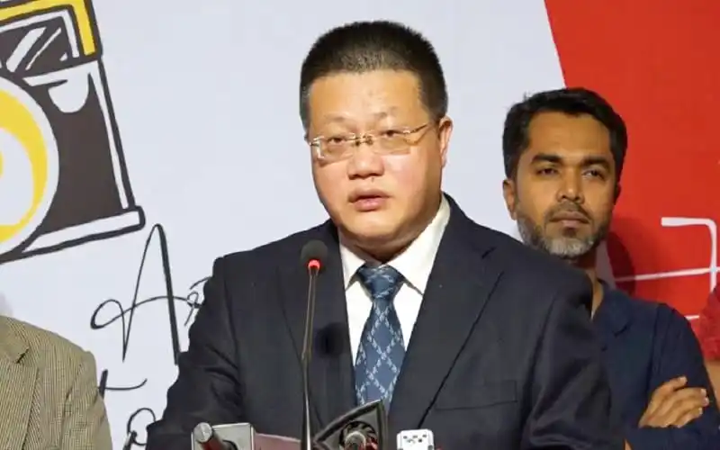 চীনের রাষ্ট্রদূত বাংলাদেশে সফররত অবস্থায় কথা বলছেন. Channel i News - চ্যানেল আই নিউজ