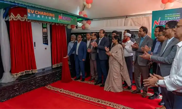 রাজশাহীতে বৈদ্যুতিক গাড়ি চার্জিং স্টেশন উদ্বোধন অনুষ্ঠানে অতিথিরা. Channel i News - চ্যানেল আই নিউজ