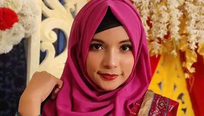 সুন্দর তরুণী হিজাব পরা, বাংলার সাংস্কৃতিক অনুষ্ঠানে অংশগ্রহণ করছে. Channel i News - চ্যানেল আই নিউজ