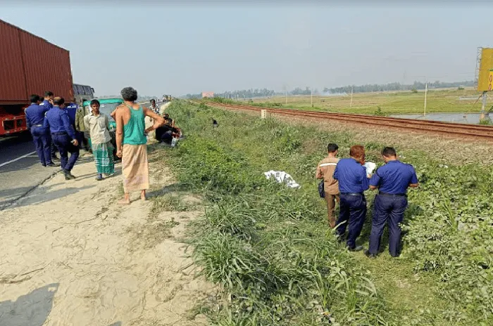 ট্রেনে কাটা পড়ে নিহত আনসার সদস্যের লাশ উদ্ধার, ঘটনাস্থলে পুলিশ ও স্থানীয়রা. Channel i News - চ্যানেল আই নিউজ