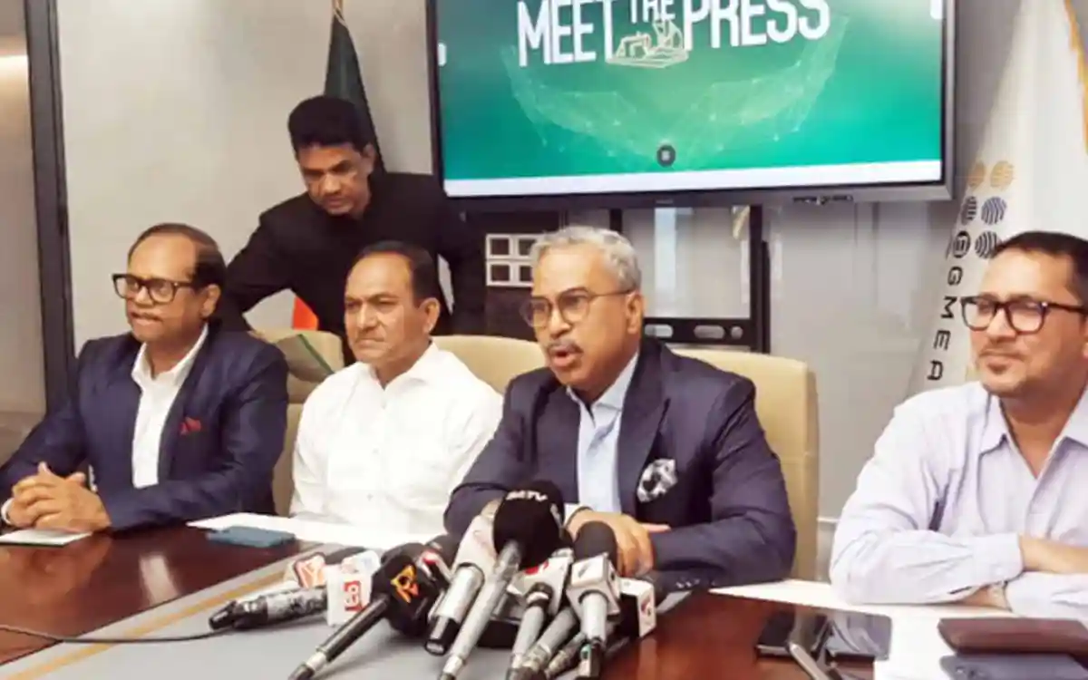 বিজিএমইএ সভাপতি গুজব নিয়ে সংবাদ সম্মেলনে বক্তব্য দিচ্ছেন. Channel i News - চ্যানেল আই নিউজ