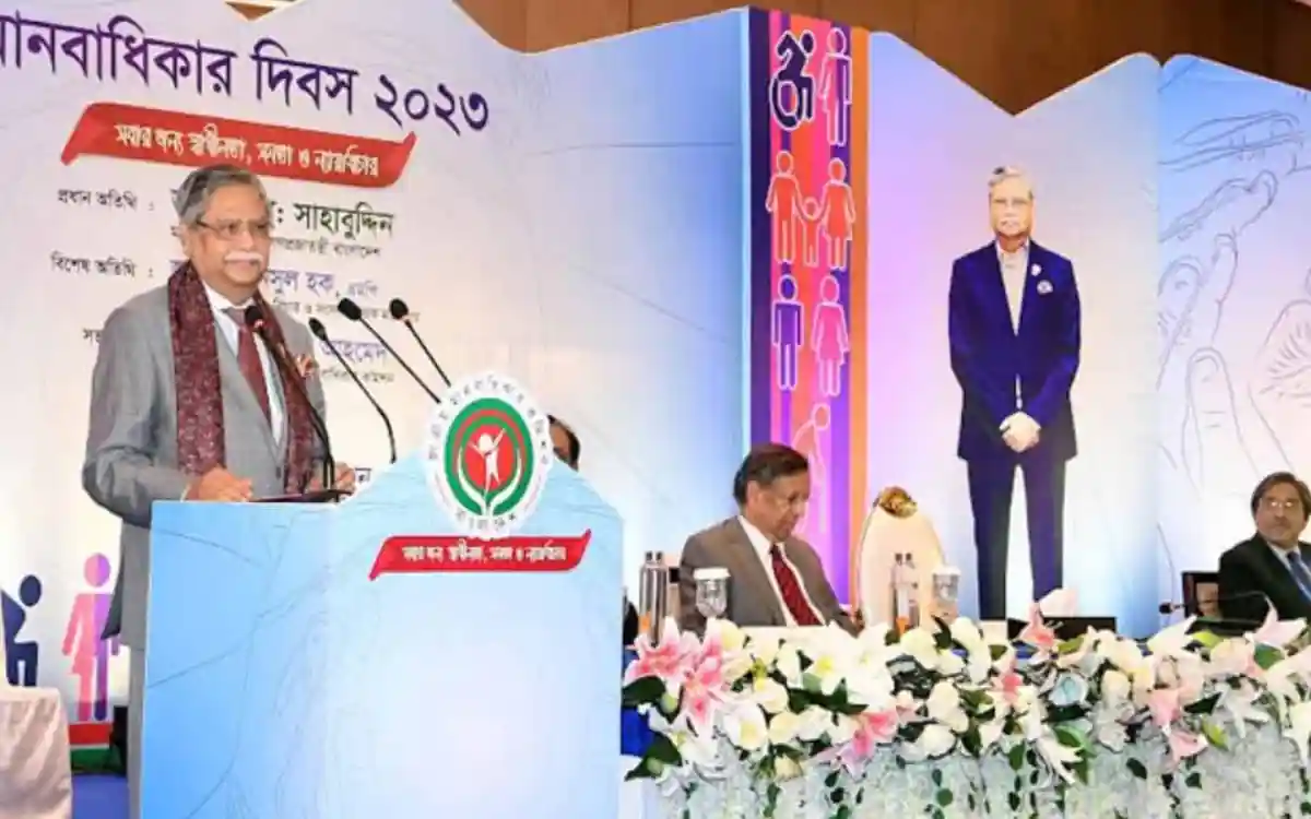 প্রধান অতিথি বক্তা মানবাধিকার দিবস ২০২৩ উপলক্ষে বক্তব্য দিচ্ছেন. Channel i News - চ্যানেল আই নিউজ