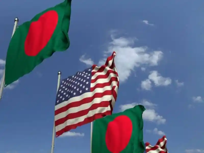 বাংলাদেশ ও মার্কিন পতাকা উড়ছে আকাশে, আন্তর্জাতিক সম্পর্কের প্রতীক. Channel i News - চ্যানেল আই নিউজ
