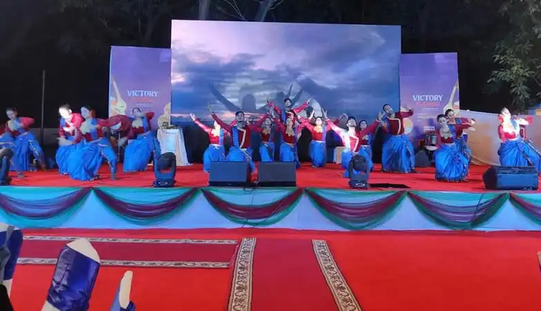 বাংলাদেশের সাংস্কৃতিক দল বিজয় সন্ধ্যায় নাচ ও সংগীত পরিবেশন করছে. Channel i News - চ্যানেল আই নিউজ