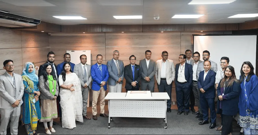 বৈঠকে অংশগ্রহণকারী ব্যক্তিরা একসঙ্গে দাঁড়িয়ে আছেন. Channel i News - চ্যানেল আই নিউজ