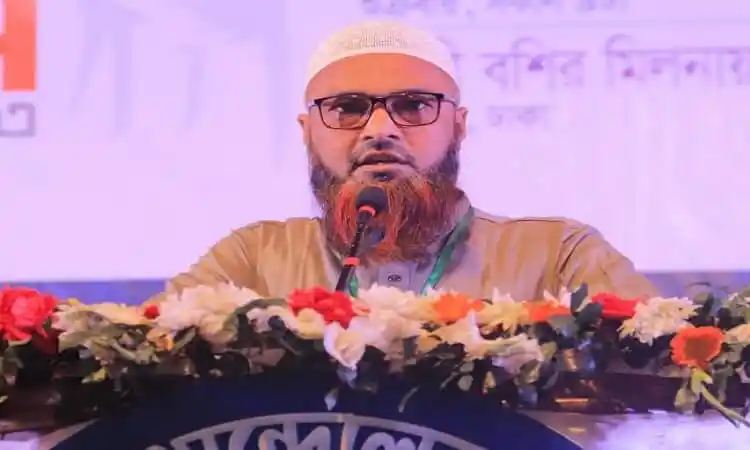 জনপ্রিয় বাংলাদেশি বক্তা জনসম্মুখে বক্তৃতা দিচ্ছেন. Channel i News - চ্যানেল আই নিউজ