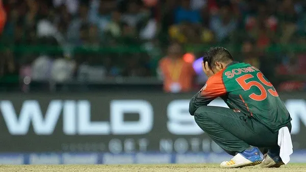বাংলাদেশ ক্রিকেটার কাঁদছেন, মাঠে শোকে ভরা দৃশ্য. Channel i News - চ্যানেল আই নিউজ