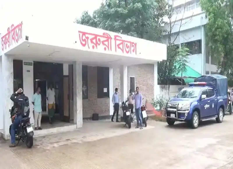 গোয়েন্দা পুলিশ হেফাজত কেন্দ্রের প্রবেশদ্বার, কিছু মানুষ ও গাড়ি. Channel i News - চ্যানেল আই নিউজ