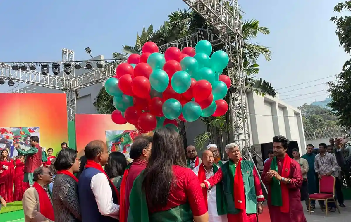 চ্যানেল আই অনলাইন বিজয় মেলা উদ্বোধন, লাল-সবুজের পতাকা ও balloons. Channel i News - চ্যানেল আই নিউজ