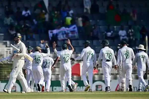 বাংলাদেশ ক্রিকেট দলের খেলোয়াড়রা জয় উদযাপন করছে. Channel i News - চ্যানেল আই নিউজ
