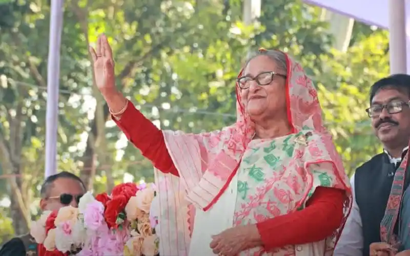 বাংলাদেশের প্রধানমন্ত্রী শেখ হাসিনা জনসভায় ভাষণ দিচ্ছেন. Channel i News - চ্যানেল আই নিউজ