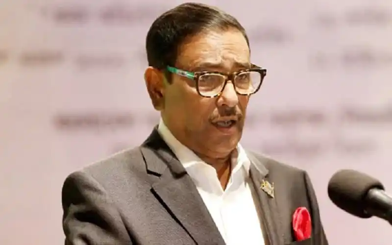 বাংলাদেশের একজন রাজনীতিবিদ বক্তৃতা দিচ্ছেন, শান্তিপূর্ণ পরিবেশের ছবি. Channel i News - চ্যানেল আই নিউজ