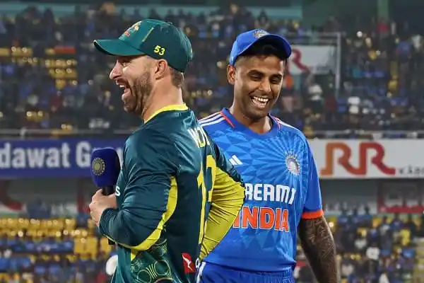 অস্ট্রেলিয়া ও ভারতের ক্রিকেটাররা হাসিমুখে সাক্ষাৎকারে অংশগ্রহণ করছে. Channel i News - চ্যানেল আই নিউজ