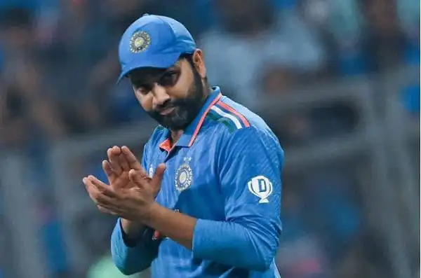 ভারতীয় ক্রিকেটার রোহিত শর্মা মাঠে প্রশংসা করছেন. Channel i News - চ্যানেল আই নিউজ