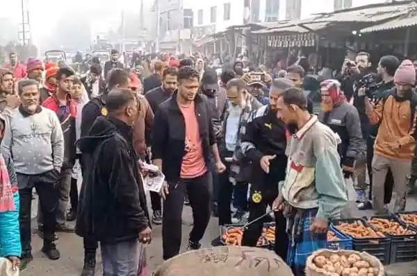 ক্রিকেট মাঠ থেকে সবজির বাজারে সাকিব, ভিড় জমেছে ক্রেতাদের. Channel i News - চ্যানেল আই নিউজ
