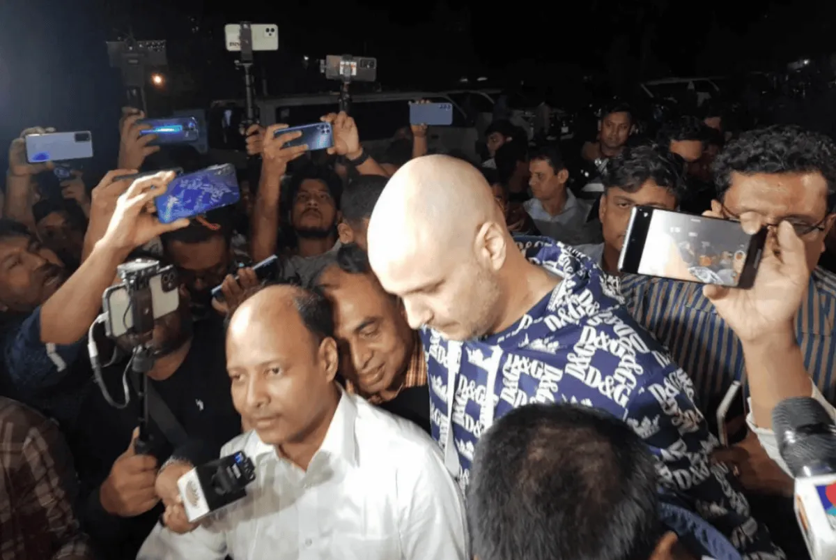 জনপ্রিয় ব্যক্তিত্বের সঙ্গে সাংবাদিক ও দর্শকদের ভিড়. Channel i News - চ্যানেল আই নিউজ