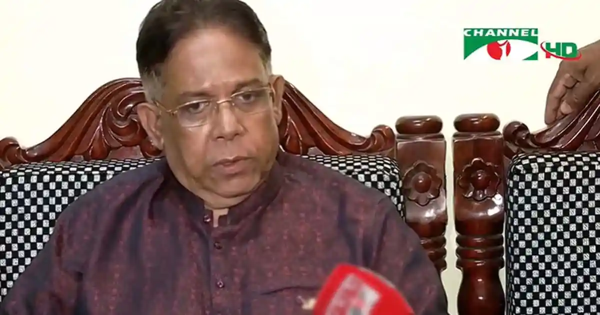 বাংলাদেশের একজন রাজনীতিবিদ সাক্ষাৎকার দিচ্ছেন. Channel i News - চ্যানেল আই নিউজ