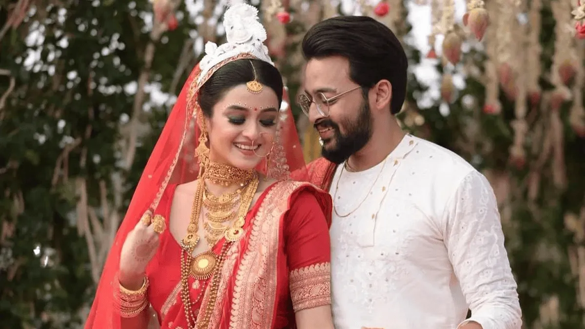 সৌরভ-দর্শনারের বিয়ের খুশির মুহূর্তের ছবি. Channel i News - চ্যানেল আই নিউজ