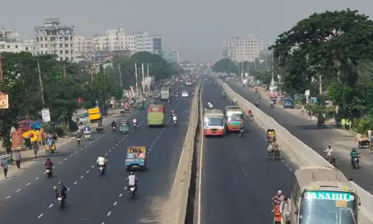 ঢাকার রাস্তায় যানবাহনের চলাচল, ট্রাফিক জ্যাম ও যানজটের ছবি. Channel i News - চ্যানেল আই নিউজ