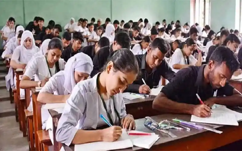 বাংলাদেশের স্কুলে এসএসসি পরীক্ষার জন্য শিক্ষার্থীদের প্রস্তুতি. Channel i News - চ্যানেল আই নিউজ