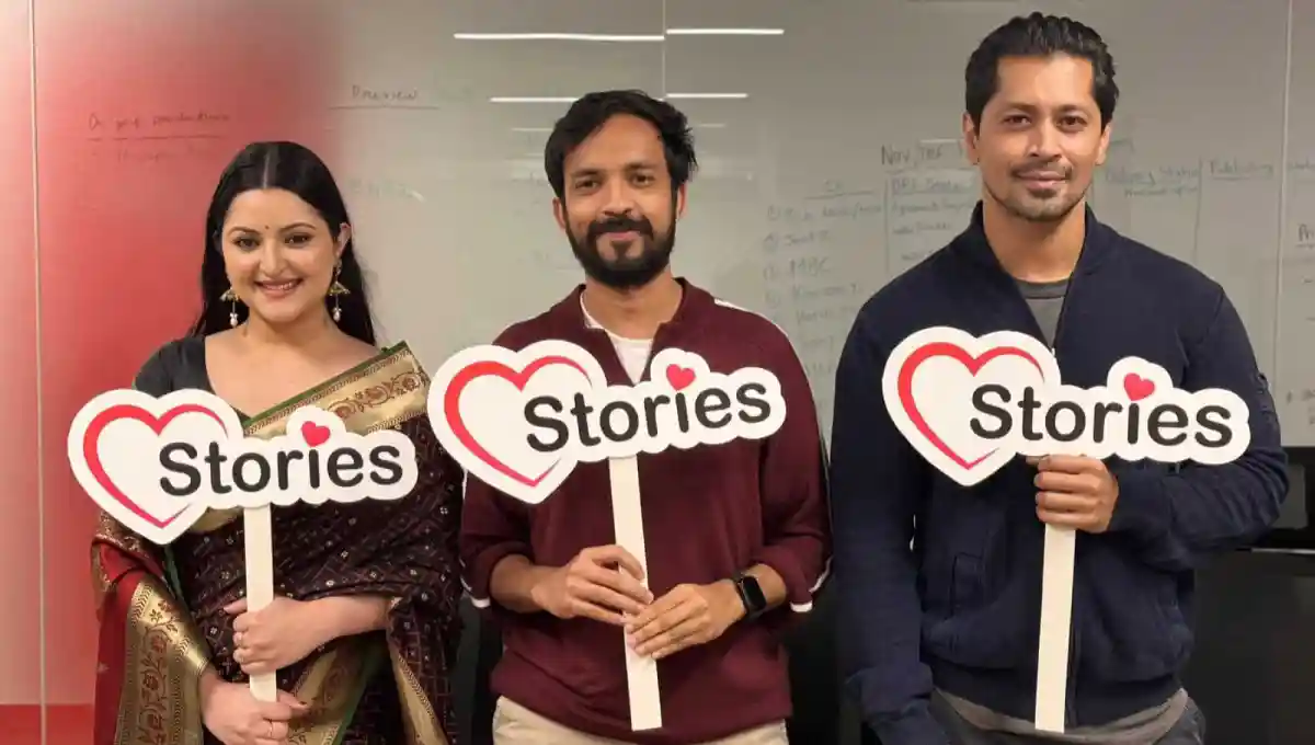 তিনজন মানুষ হাসিমুখে 'Stories' লেখা প্ল্যাকার্ড ধরে আছেন।. Channel i News - চ্যানেল আই নিউজ