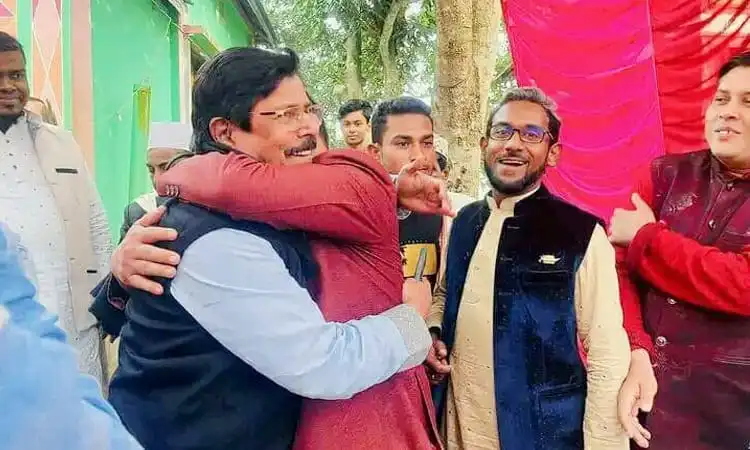 জাহাঙ্গীর সরকারকে শুভেচ্ছা জানাচ্ছেন সমর্থকরা, কুমিল্লা-৩ আসন. Channel i News - চ্যানেল আই নিউজ