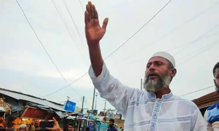 আওয়ামী লীগ নেতার নৌকা সমর্থকদের হুমকি দেওয়ার দৃশ্য. Channel i News - চ্যানেল আই নিউজ