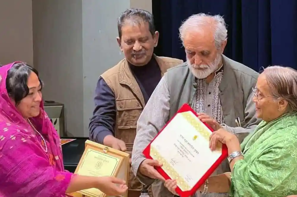 প্রতিষ্ঠান ও লেখকদের মধ্যে পুরস্কার বিতরণ অনুষ্ঠান. Channel i News - চ্যানেল আই নিউজ