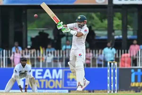 পাকিস্তানের রিজওয়ান ক্রিকেট খেলছেন, ব্যাটিং অবস্থানে. Channel i News - চ্যানেল আই নিউজ
