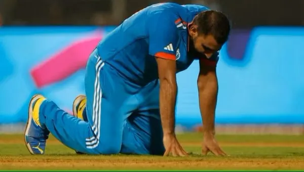 ভারতীয় ক্রিকেটার শামি সিজদা দিতে ব্যর্থ, মাঠে কষ্টের মুহূর্ত. Channel i News - চ্যানেল আই নিউজ