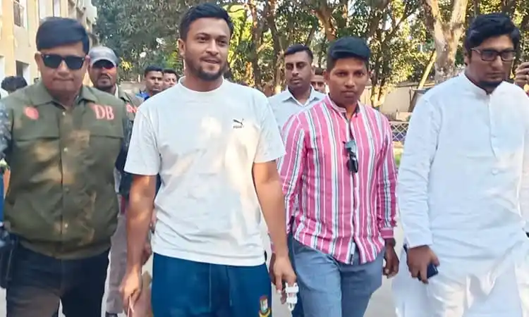 শোকজের জবাব দিচ্ছেন সাকিব, সঙ্গে অন্য ব্যক্তিরা. Channel i News - চ্যানেল আই নিউজ