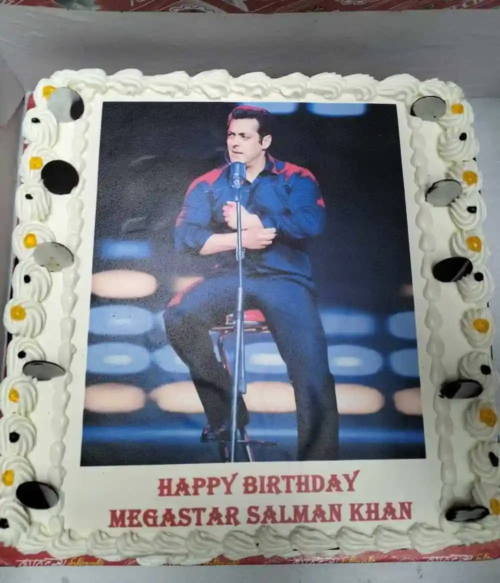 সালমান খান এর জন্মদিনের জন্য তৈরি কেক, শুভেচ্ছা বার্তা সহ. Channel i News - চ্যানেল আই নিউজ