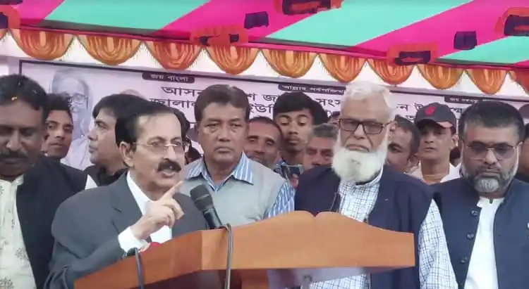 শেখ সেলিমের বক্তৃতা চলাকালে সমর্থকরা উপস্থিত. Channel i News - চ্যানেল আই নিউজ