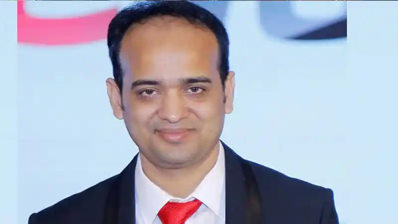 ইভ্যালির সিইও রাসেল, হাসিমুখে ছবি, বাংলাদেশ. Channel i News - চ্যানেল আই নিউজ