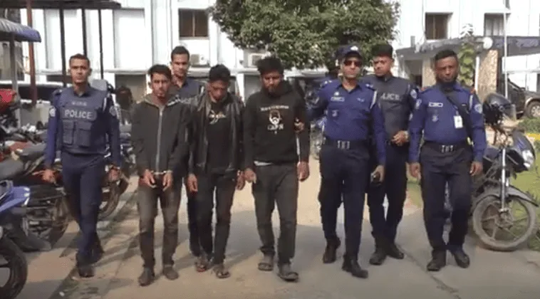 কুমিল্লায় ভোটকেন্দ্রে গ্রেপ্তার ৩, পুলিশ সদস্য ও সন্দেহভাজনরা. Channel i News - চ্যানেল আই নিউজ