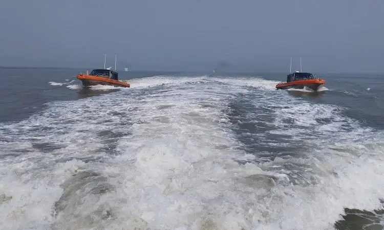 বাংলাদেশ কোস্ট গার্ডের দুটি জলযান সমুদ্রের মধ্যে নজরদারি চালাচ্ছে. Channel i News - চ্যানেল আই নিউজ