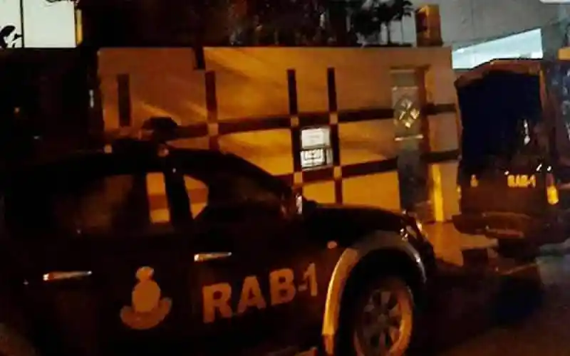 জুরাইন বস্তি থেকে ককটেল-বোমা উদ্ধার, নিরাপত্তা বাহিনী তদন্তে. Channel i News - চ্যানেল আই নিউজ