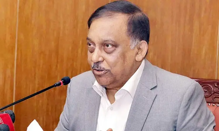 স্বরাষ্ট্রমন্ত্রী ভোটকেন্দ্রে আগুন দেওয়া বিচ্ছিন্ন ঘটনা নিয়ে কথা বলছেন. Channel i News - চ্যানেল আই নিউজ